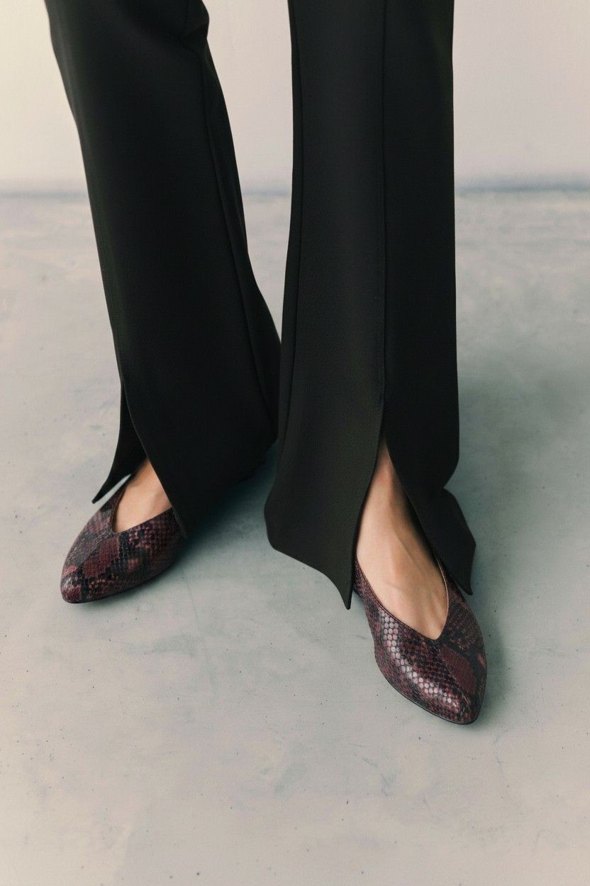 Achetez Atelier Content chaussures elegant chez RIGI. Achetez Atelier Content chaussures elegant chez RIGI.