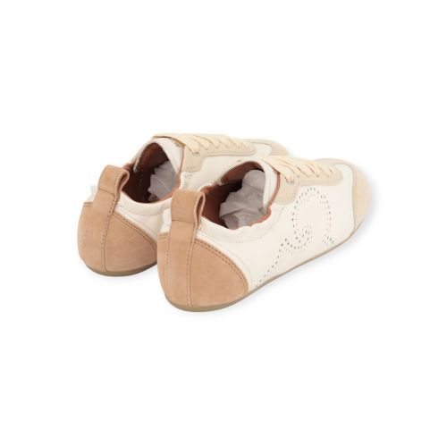 Acanto Levante sneaker in offwit leer met zand suède voor dames. 