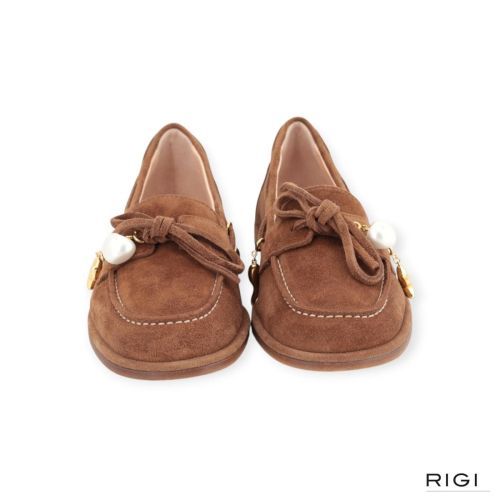 AGL Charmy Charms mocassin in cognac suède voor dames. 