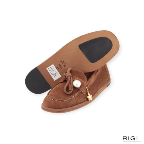 AGL Charmy Charms mocassin in cognac suède voor dames. 