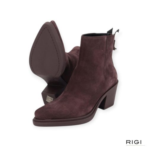 AGL Selena dames enkellaars in prune - paars suede leer. AGL Selena dames enkellaars in prune - paars suede leer.