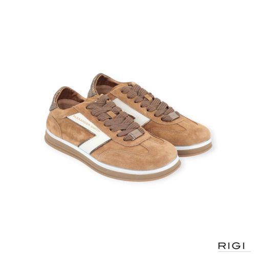 Alexander Smith Thames Woman sneaker in cognac suède met offwit leer. Alexander Smith Thames Woman sneaker in cognac suède met offwit leer.