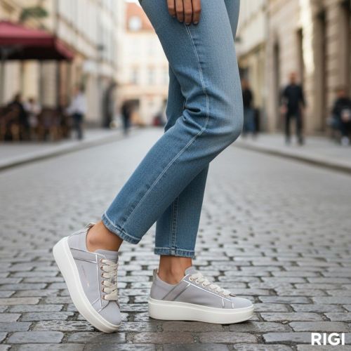 Alexander Smith Wembley High dames sneaker in het licht grijs suede. Alexander Smith Wembley High dames sneaker in het licht grijs suede.