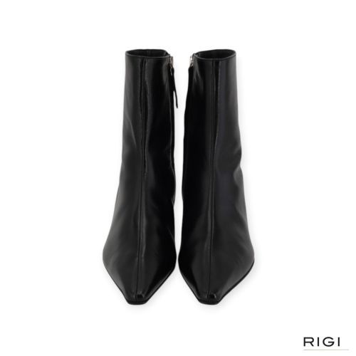 Alohas Ambar S101164-01 enkellaars in zwart leer voor dames. Alohas Ambar S101164-01 enkellaars in zwart leer voor dames.