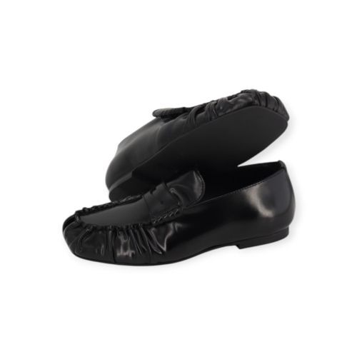 Alohas Aven Rift mocassin in zwart glad leer voor dames.