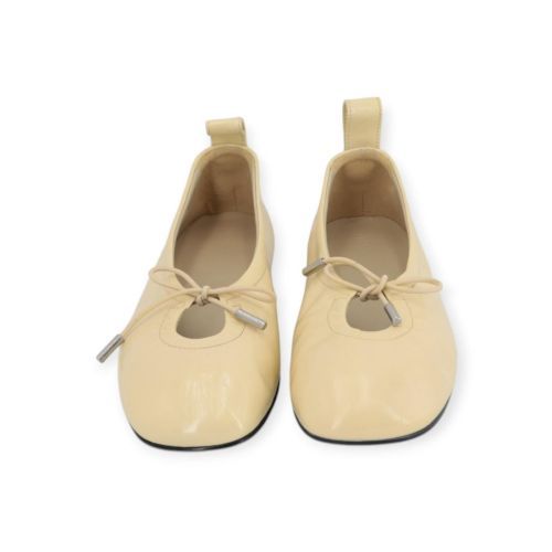 Alohas rosalind dames ballerina in licht geel leer.