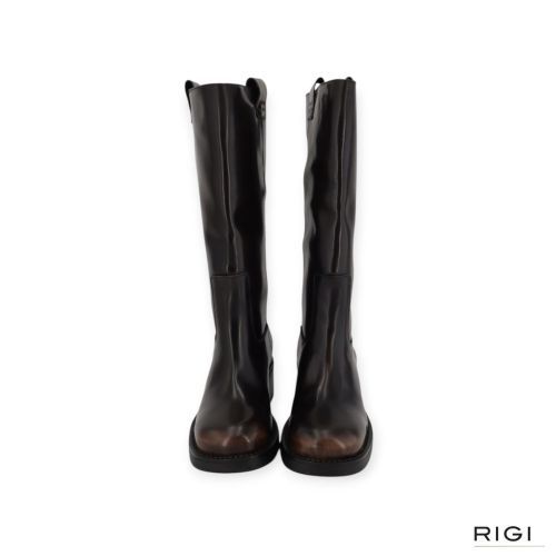 Alohas Sajan Vintage S100550-02 laars in bruin leer voor dames. Alohas Sajan Vintage S100550-02 laars in bruin leer voor dames.