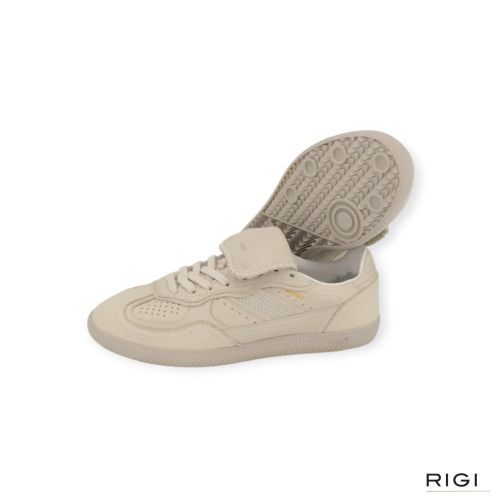 Alohas Tb. 490 Club S100724-02 sneaker in beige leer voor dames. Alohas Tb. 490 Club S100724-02 sneaker in beige leer voor dames.