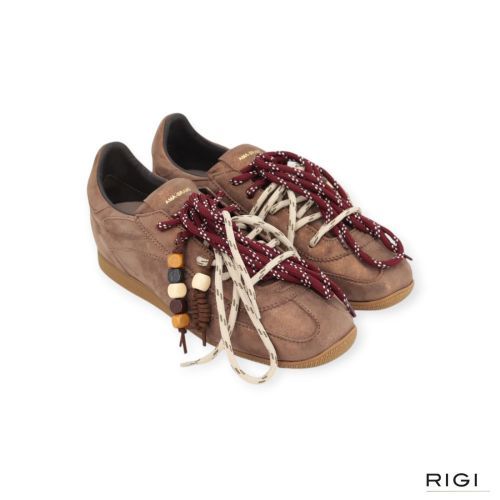 Ama Brand Athl 4795 dames sneaker in roze suede leer met veters. Ama Brand Athl 4795 dames sneaker in roze suede leer met veters.