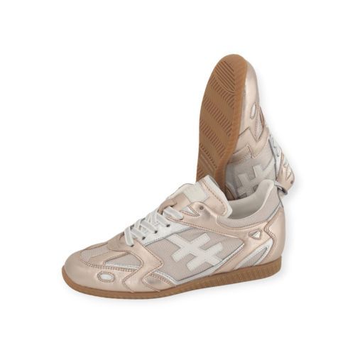 Another Trend Juliette sneaker in goud shining leer voor dames. Another Trend Juliette sneaker in goud shining leer voor dames.