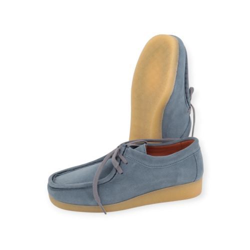 Belang dames veterschoen in licht blauw suede. Belang dames veterschoen in licht blauw suede.