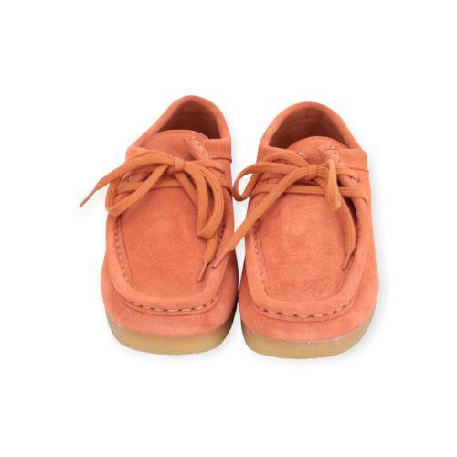 Belang dames veterschoen in oranje suede. Belang dames veterschoen in oranje suede.