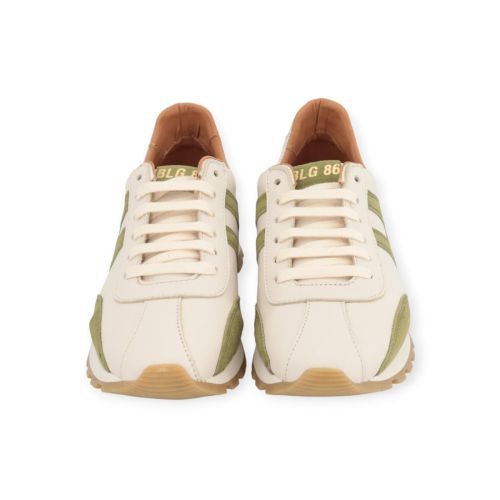 Belang dames sneaker in off wit leer met groen accent. Belang dames sneaker in off wit leer met groen accent.