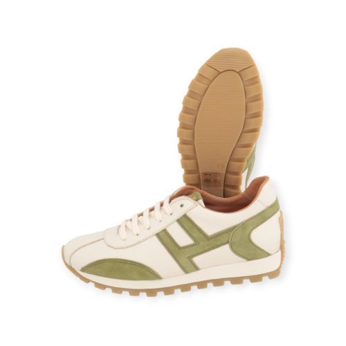 Belang dames sneaker in off wit leer met groen accent. Belang dames sneaker in off wit leer met groen accent.