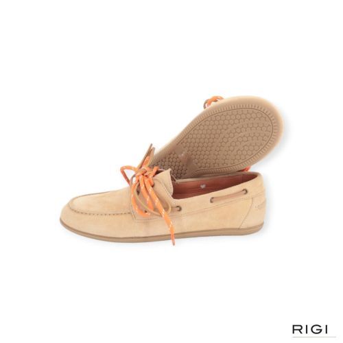 Belang dames mocassin / bootschoen in zand suede leer. Belang dames mocassin / bootschoen in zand suede leer.