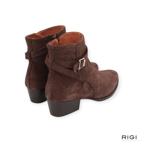 Belang BLG86 enkellaars 08546 in bruin suède voor dames. Belang BLG86 enkellaars 08546 in bruin suède voor dames.