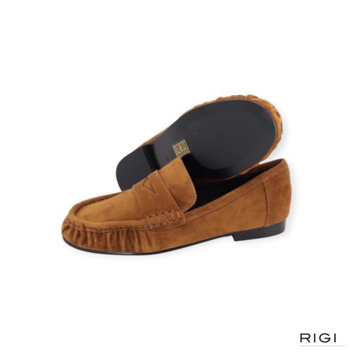 Bibi Lou Lyra Loafer dames mocassin in cognac suede leer. Bibi Lou Lyra Loafer dames mocassin in cognac suede leer.