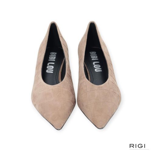 Bibi Lou Tiare dames pump in taupe suede. Bibi Lou Tiare dames pump in taupe suede.
