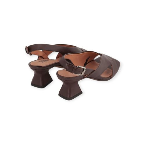 Bibi Lou Zia sandaal voor dames in bruin leer voor dames. Bibi Lou Zia sandaal voor dames in bruin leer voor dames.