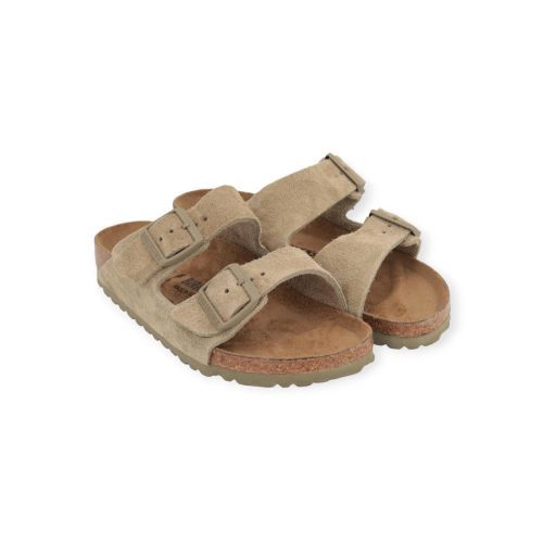 Birkenstock Arizona BS slipper in kaki suède voor dames. Birkenstock Arizona BS slipper in kaki suède voor dames.