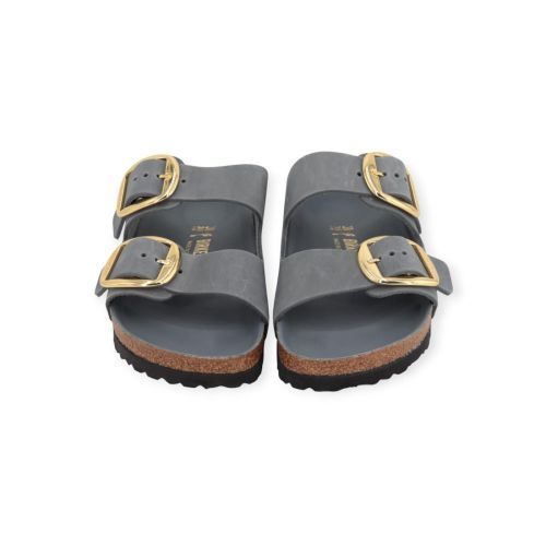 Birkenstock Arizona Big Buckle in grijs ‘basalt’ gray voor dames. Birkenstock Arizona Big Buckle in grijs ‘basalt’ gray voor dames.