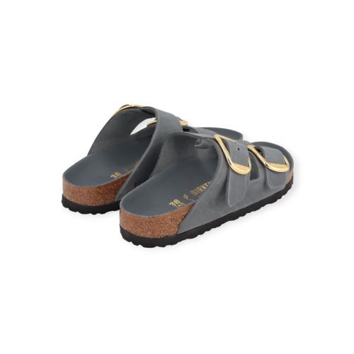 Birkenstock Arizona Big Buckle in grijs ‘basalt’ gray voor dames. Birkenstock Arizona Big Buckle in grijs ‘basalt’ gray voor dames.