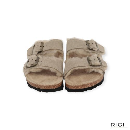 Birkenstock Arizona slipper in taupe suède voor dames met lamswol.