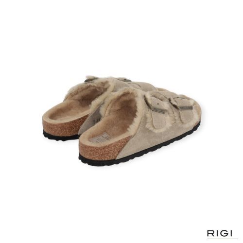 Birkenstock Arizona slipper in taupe suède voor dames met lamswol.