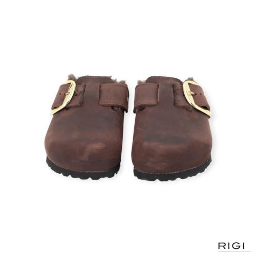 Birkenstock Boston Big Buckle Shearling muil in bruin, habana nubuck voor dames. Birkenstock Boston Big Buckle Shearling muil in bruin, habana nubuck voor dames.