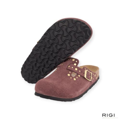 Birkenstock Boston Rivet Border muil in roze, pepper suède met studs voor dames. Birkenstock Boston Rivet Border muil in roze, pepper suède met studs voor dames.