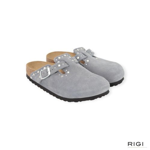 Birkenstock Boston Rivet Border muil in lichtblauw stoneblue suède met studs voor dames. 