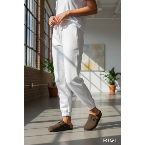 Birkenstock Boston VL Shearling muil in bruin, mocca suède voor dames. Birkenstock Boston VL Shearling muil in bruin, mocca suède voor dames.