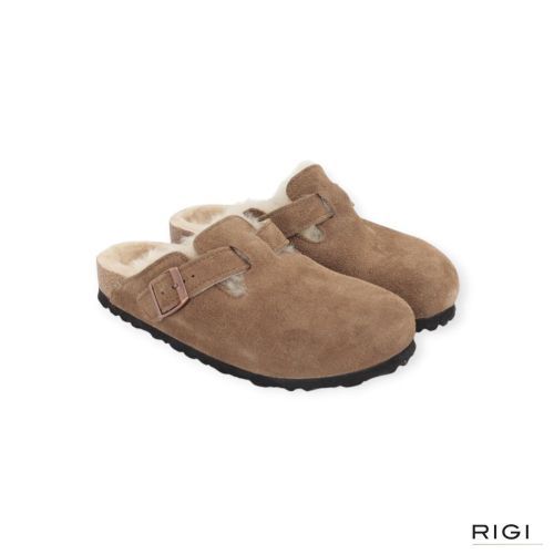 Birkenstock Boston VL Shearling muil in bruin, dark tea brown suède voor dames. Birkenstock Boston VL Shearling muil in bruin, dark tea brown suède voor dames.