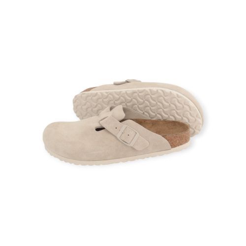Birkenstock Boston voor dames in off wit suede. Birkenstock Boston voor dames in off wit suede.