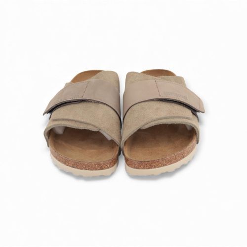 Birkenstock Kyoto unisex slipper in suede taupe. Birkenstock Kyoto unisex slipper in suede taupe.