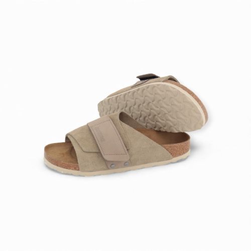 Birkenstock Kyoto unisex slipper in suede taupe. Birkenstock Kyoto unisex slipper in suede taupe.