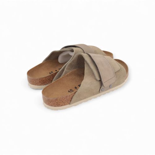Birkenstock Kyoto unisex slipper in suede taupe. Birkenstock Kyoto unisex slipper in suede taupe.