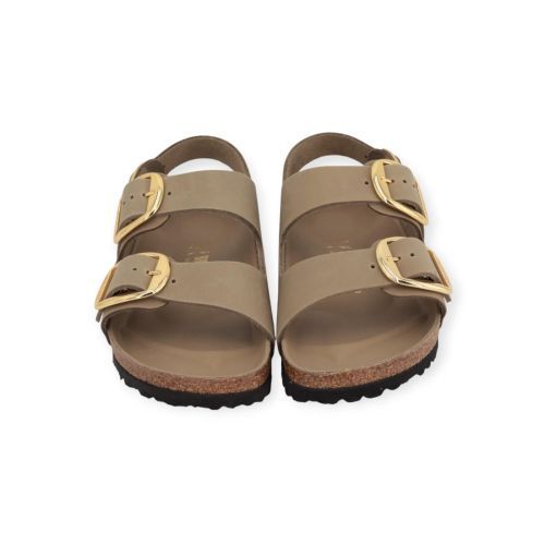 Birkenstock Milano Big Buckle slipper sandaal in taupe (tabacco brown) nubuk. Birkenstock Milano Big Buckle slipper sandaal in taupe (tabacco brown) nubuk.