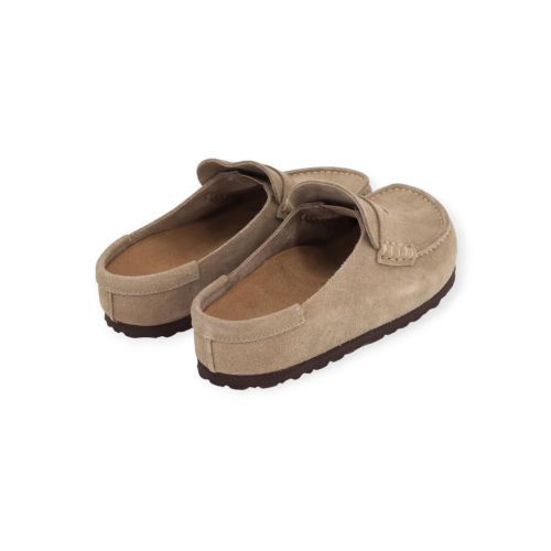 Birkenstock Naples Wrapped in taupe suède voor dames en heren. Birkenstock Naples Wrapped in taupe suède voor dames en heren.