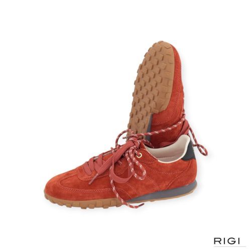 Boax Strike sneaker in rood suède voor dames. 