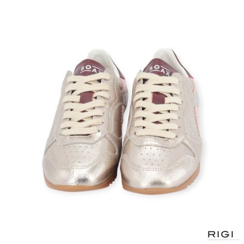 Sneaker Track van Boax in platino shining leer met roze voor dames. Sneaker Track van Boax in platino shining leer met roze voor dames.