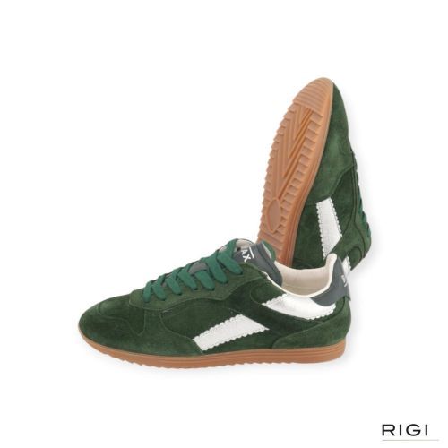 Sneaker Track van Boax in groen suède met zilver shining leer voor dames. Sneaker Track van Boax in groen suède met zilver shining leer voor dames.