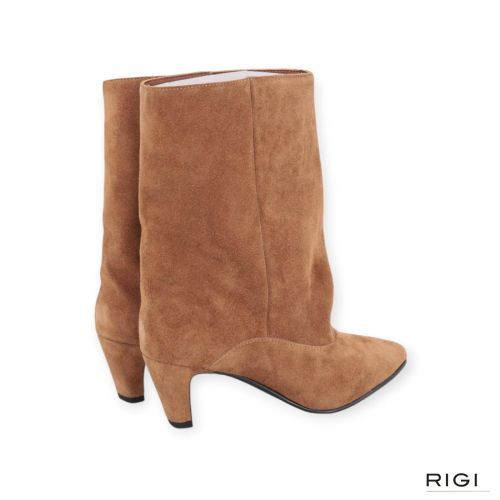 Bruno Premi B01101X enkellaars in cognac suède voor dames. Bruno Premi B01101X enkellaars in cognac suède voor dames.