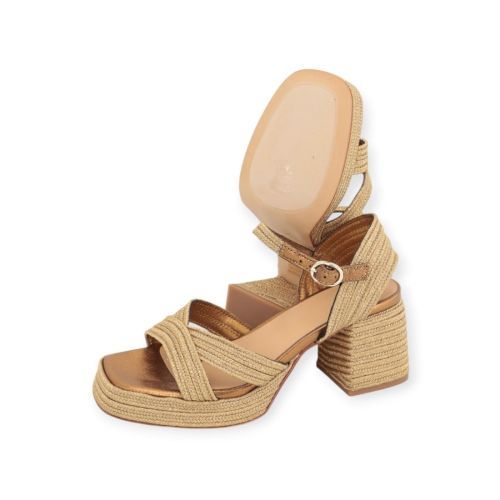 Castaner Vallita sandaal in goud voor dames. Castaner Vallita sandaal in goud voor dames.