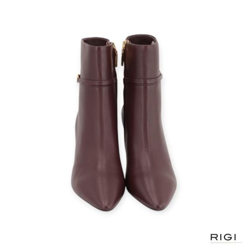 Coccinelle C-look enkellaars in bordeaux, berry leer voor dames. Coccinelle C-look enkellaars in bordeaux, berry leer voor dames.