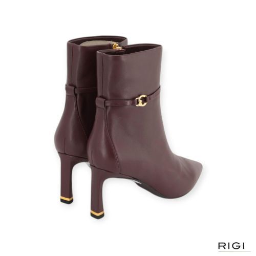 Coccinelle C-look enkellaars in bordeaux, berry leer voor dames. Coccinelle C-look enkellaars in bordeaux, berry leer voor dames.