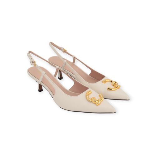 Coccinelle C-Me Smooth pump in offwit leer. Coccinelle C-Me Smooth pump in offwit leer.