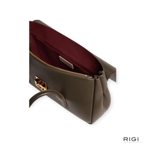 Coccinelle C-Me Lock, hand- en schoudertas in taupe, fango leer voor dames. Coccinelle C-Me Lock, hand- en schoudertas in taupe, fango leer voor dames.