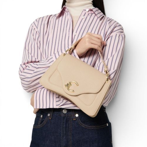 Coccinelle C-Me Small hand- en schoudertas in beige leer voor dames.