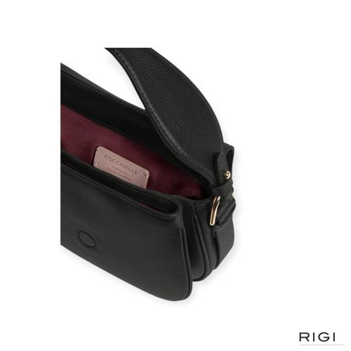 Coccinelle E1U7F180201 Mavery Small hand-en schoudertas in zwart, noir leer voor dames. Coccinelle E1U7F180201 Mavery Small hand-en schoudertas in zwart, noir leer voor dames.